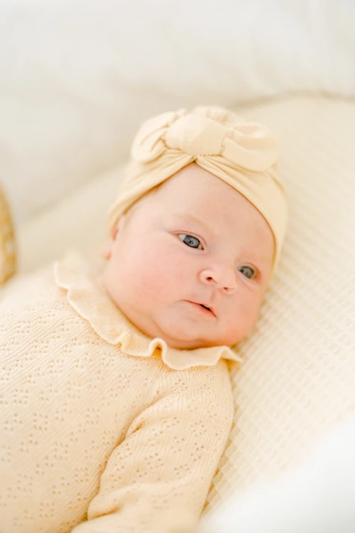 enfant marron orange gris rose